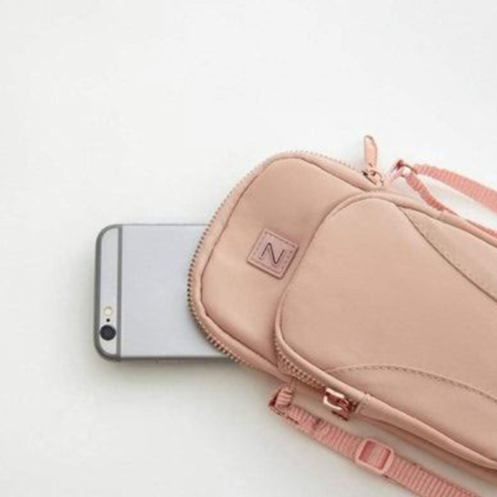crossbody bag by Zobha, adjustable strap with release-buckle.blush pink